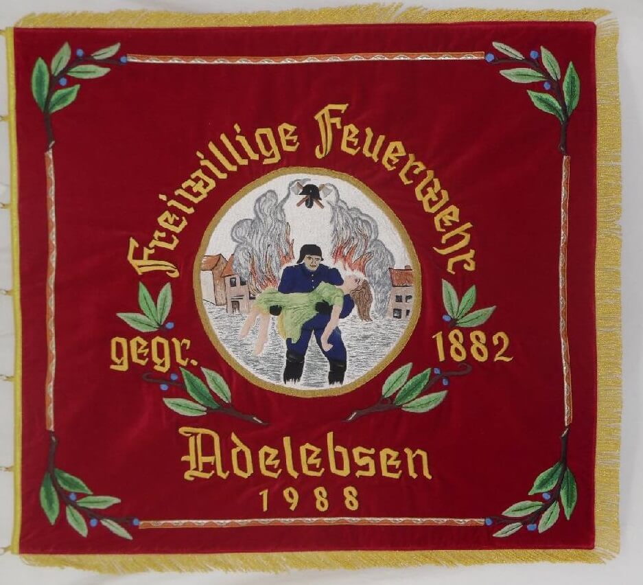Gestickte Fahne der Feuerwehr Adelebsen von Fahnen-Kreisel