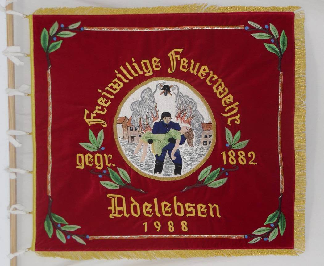 Gestickte Fahne der Feuerwehr Adelebsen von Fahnen-Kreisel
