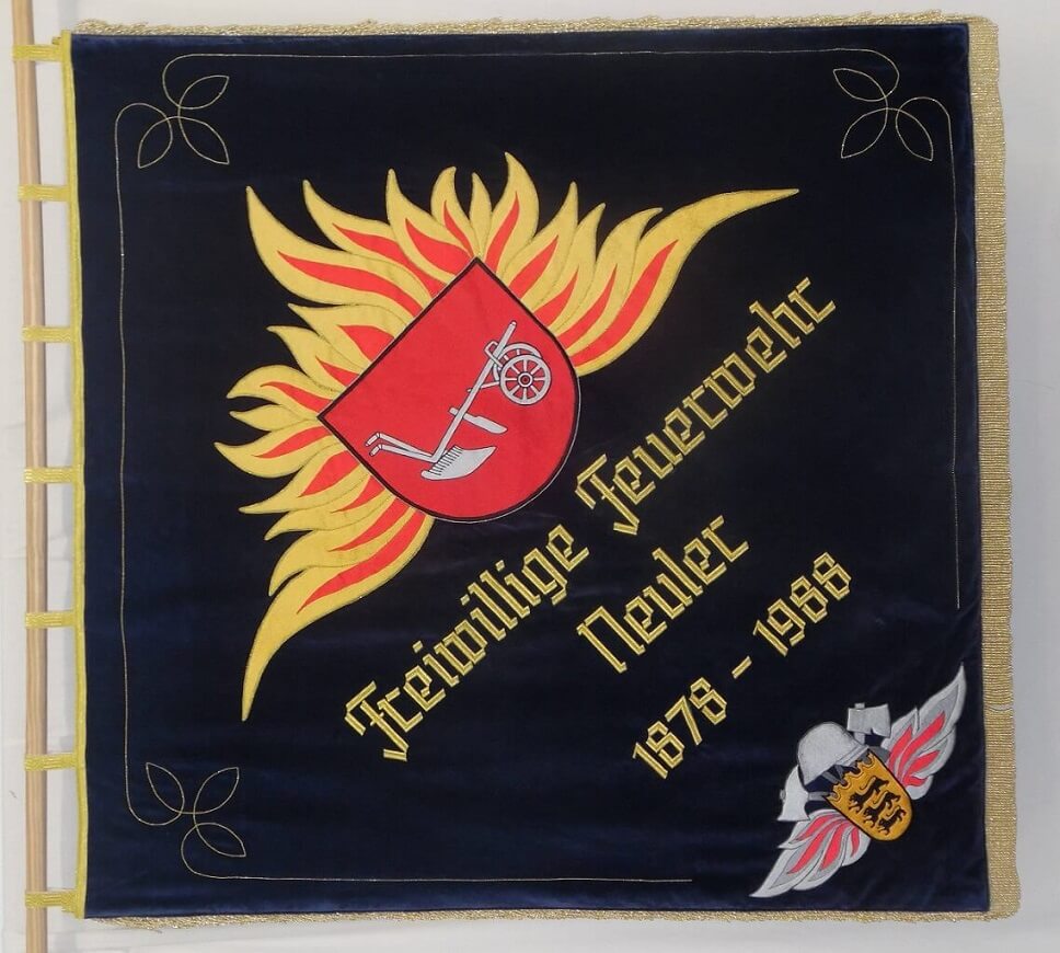 Gestickte Fahne der Freiwilligen Feuerwehr Neuler von Fahnen-Kreisel