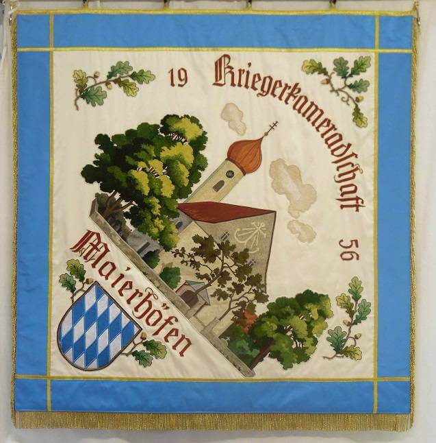Gestickte Fahne für Kameradschaft_Kriegerkameradschaft Maierhofen 1956 von Fahnen-Kreisel