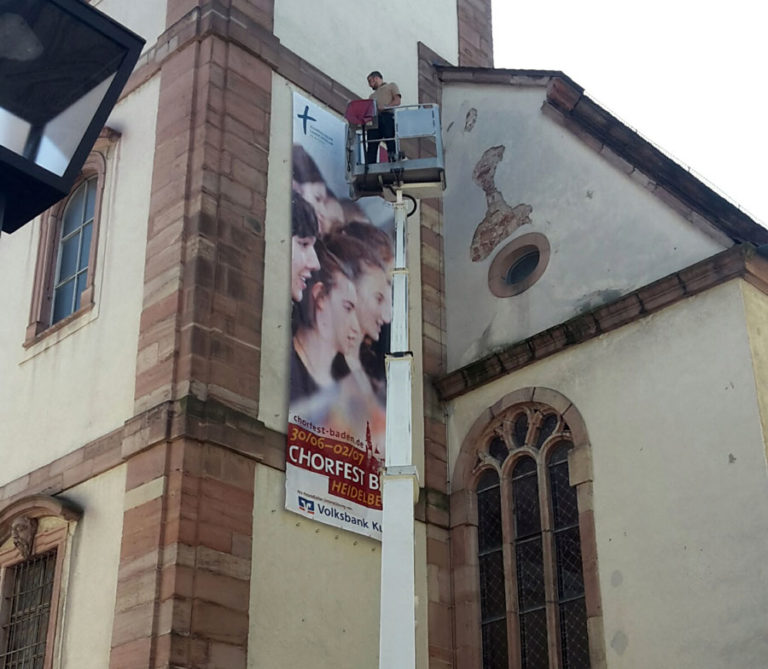 Spannbanner Kirche Fahnen Kreisel