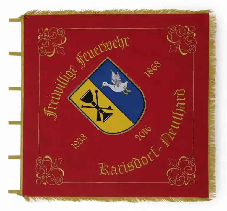 Gestickte Feuerwehrfahne mit Wappen und Feuerwehrnamen