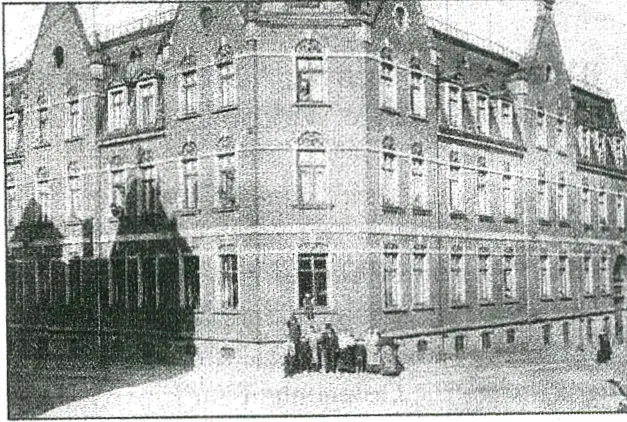 Erstes Firmengebäude Fahnen Kreisel