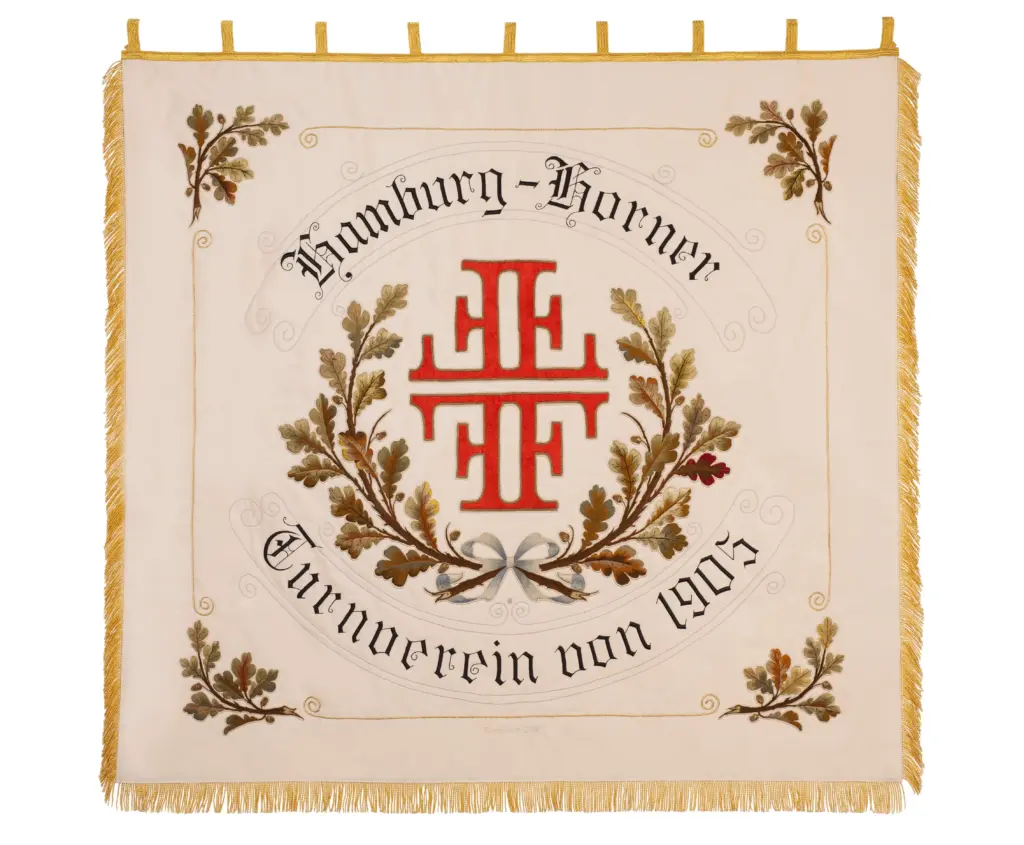 Turnvereinsfahne nach der Restauierung in neuem Zustand