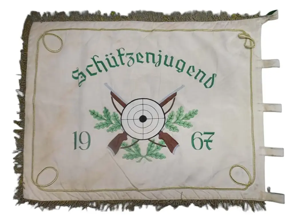 Schützenjugendfahne in kaputtem Zustand vorher